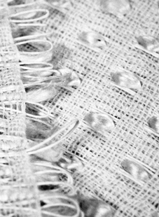 Papiergewebe: Papierkordel und Seide verwebt von Hand