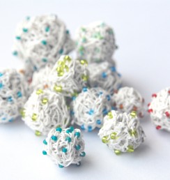 PaperPhine: Perlen aus Papierschnur / Papiergarn gehäkelt